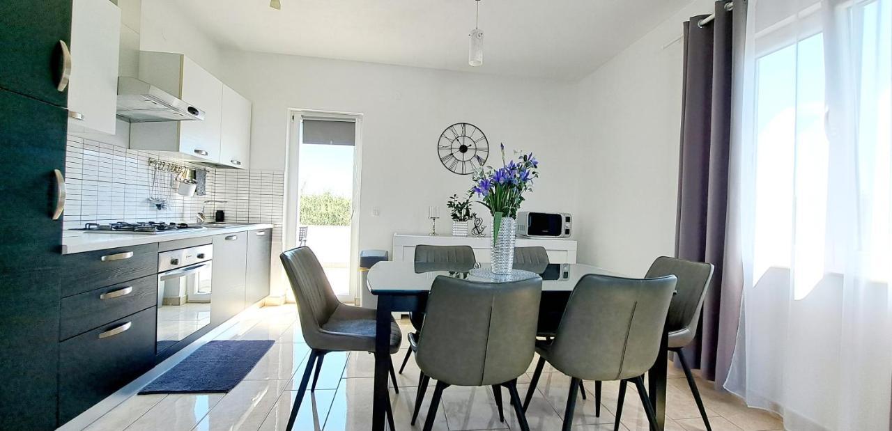 Apartment In Murter Exterior foto