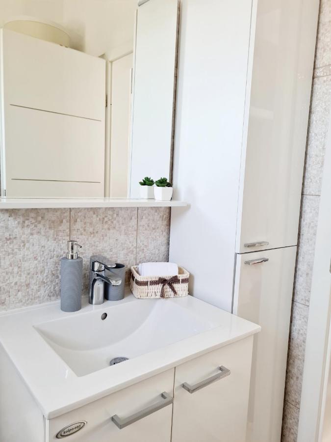 Apartment In Murter Exterior foto