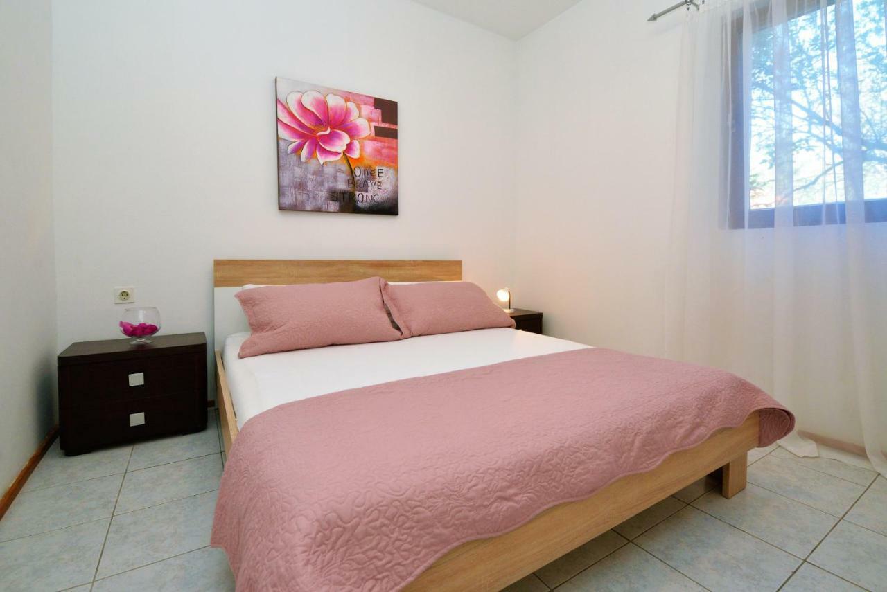Apartment In Murter Exterior foto